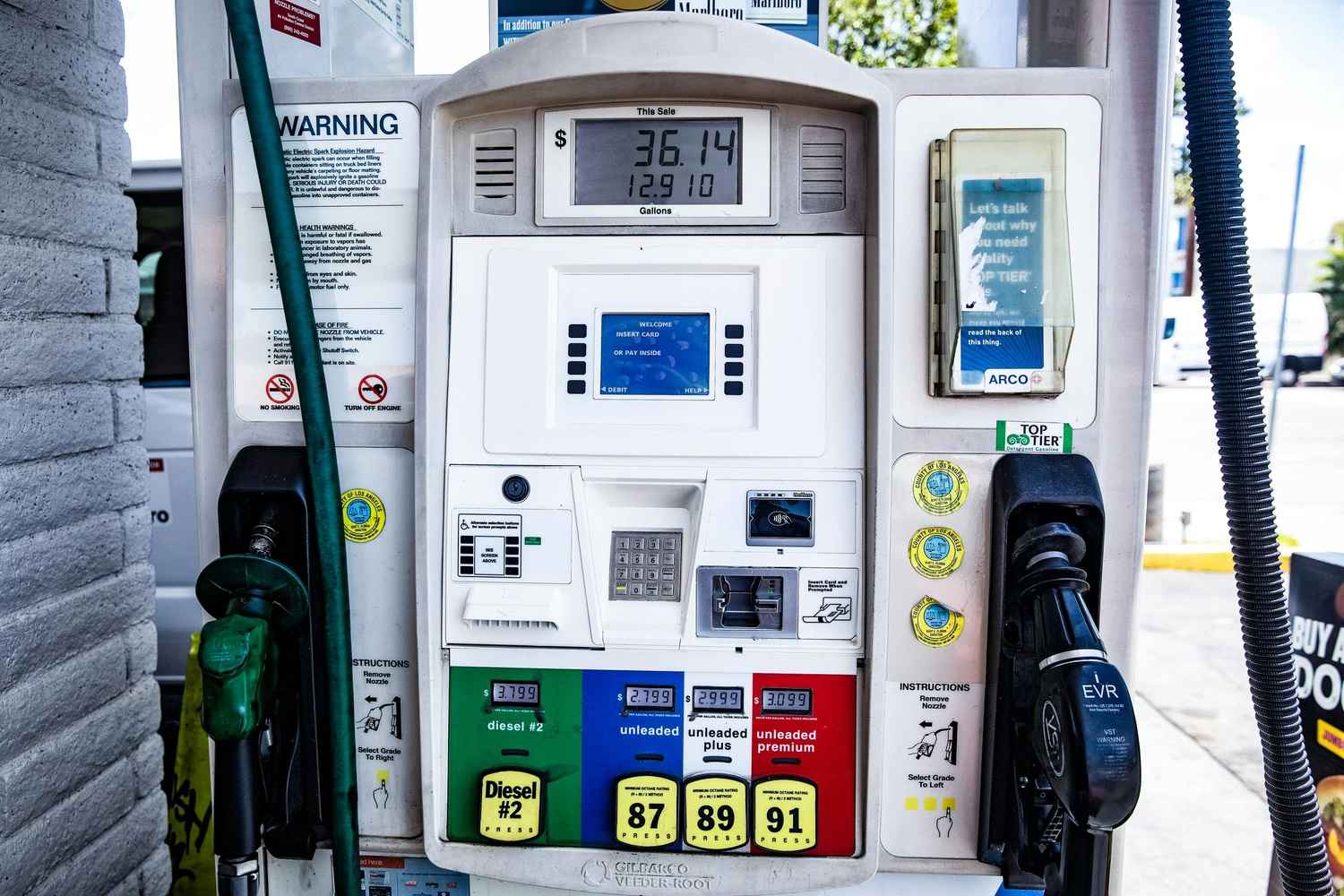 The top 10 U.S. states paying the most for gas